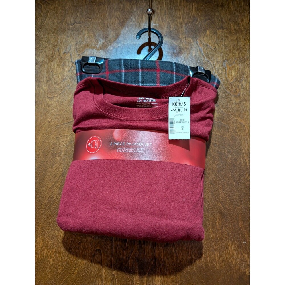 Kohl's Mens. 2 PC Pajama Set Burgany Long Sleeve T- MicroFleece Sm Plaid Pants